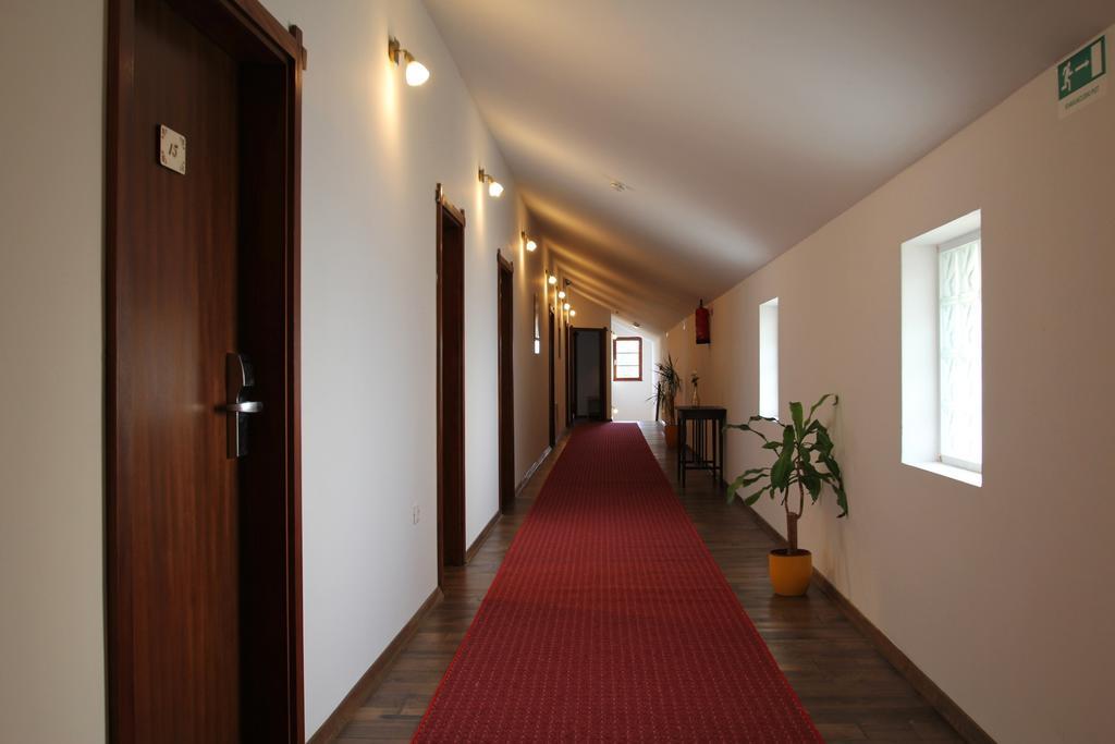 卢格酒店 奥西耶克 外观 照片